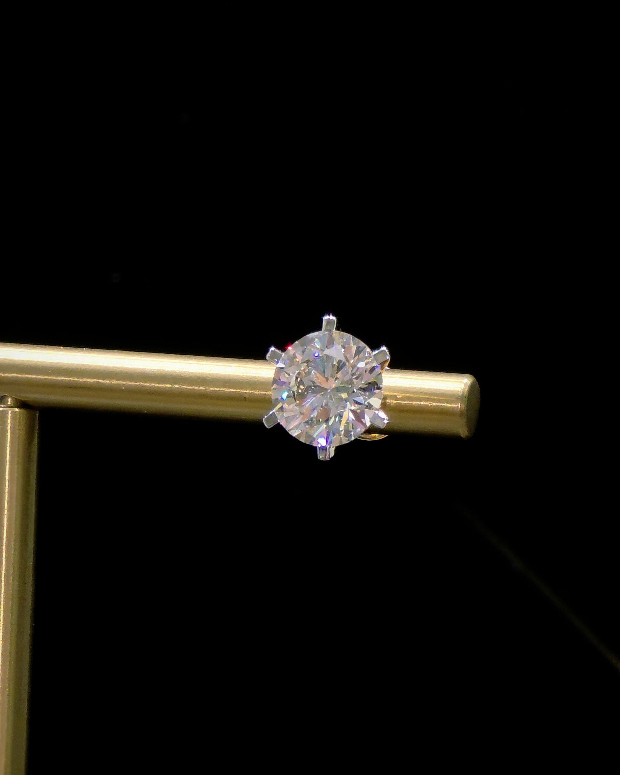 Solitaire Studs 4 Carat Each Unisex