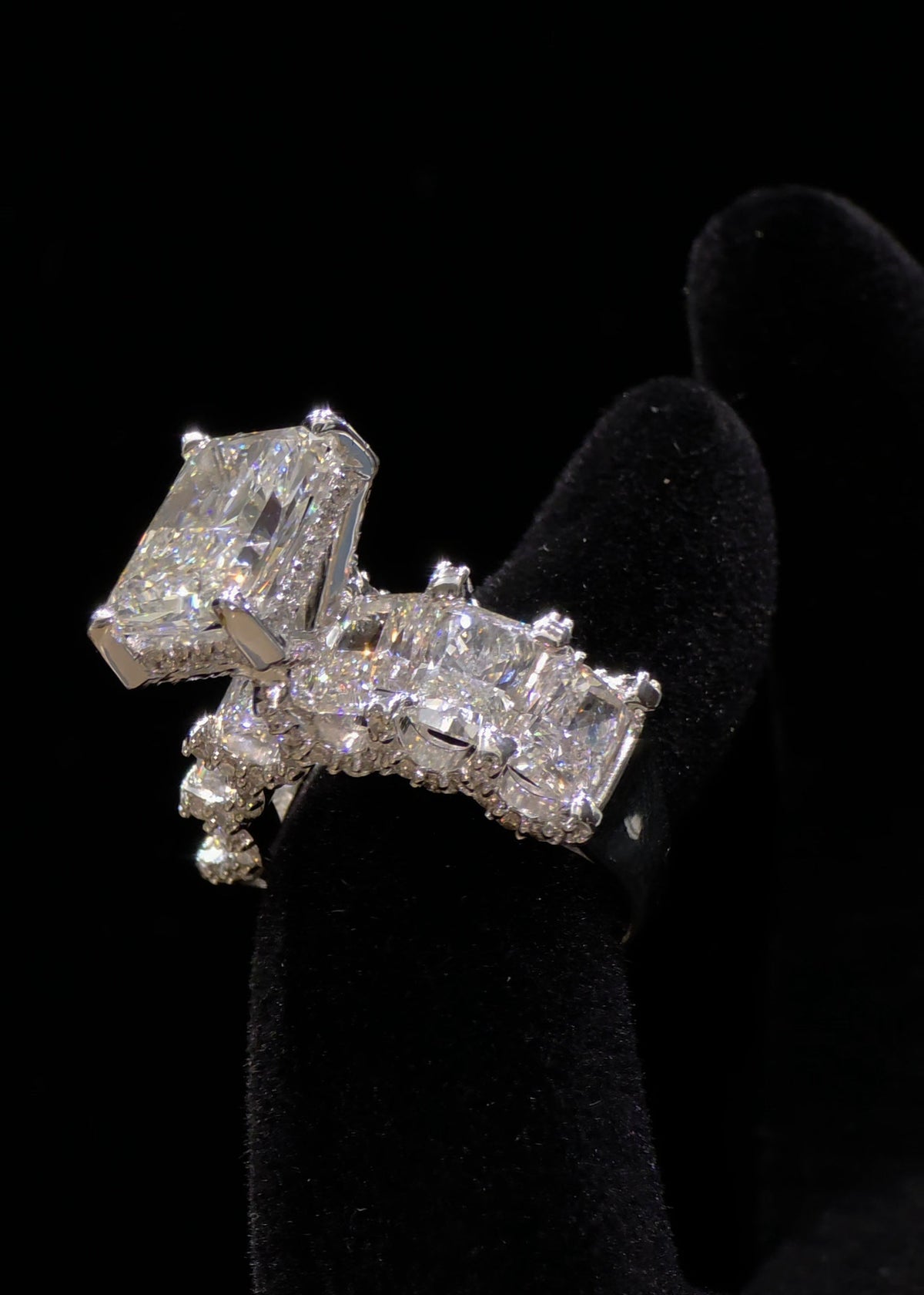 Élan Brilliant Diamond Ring