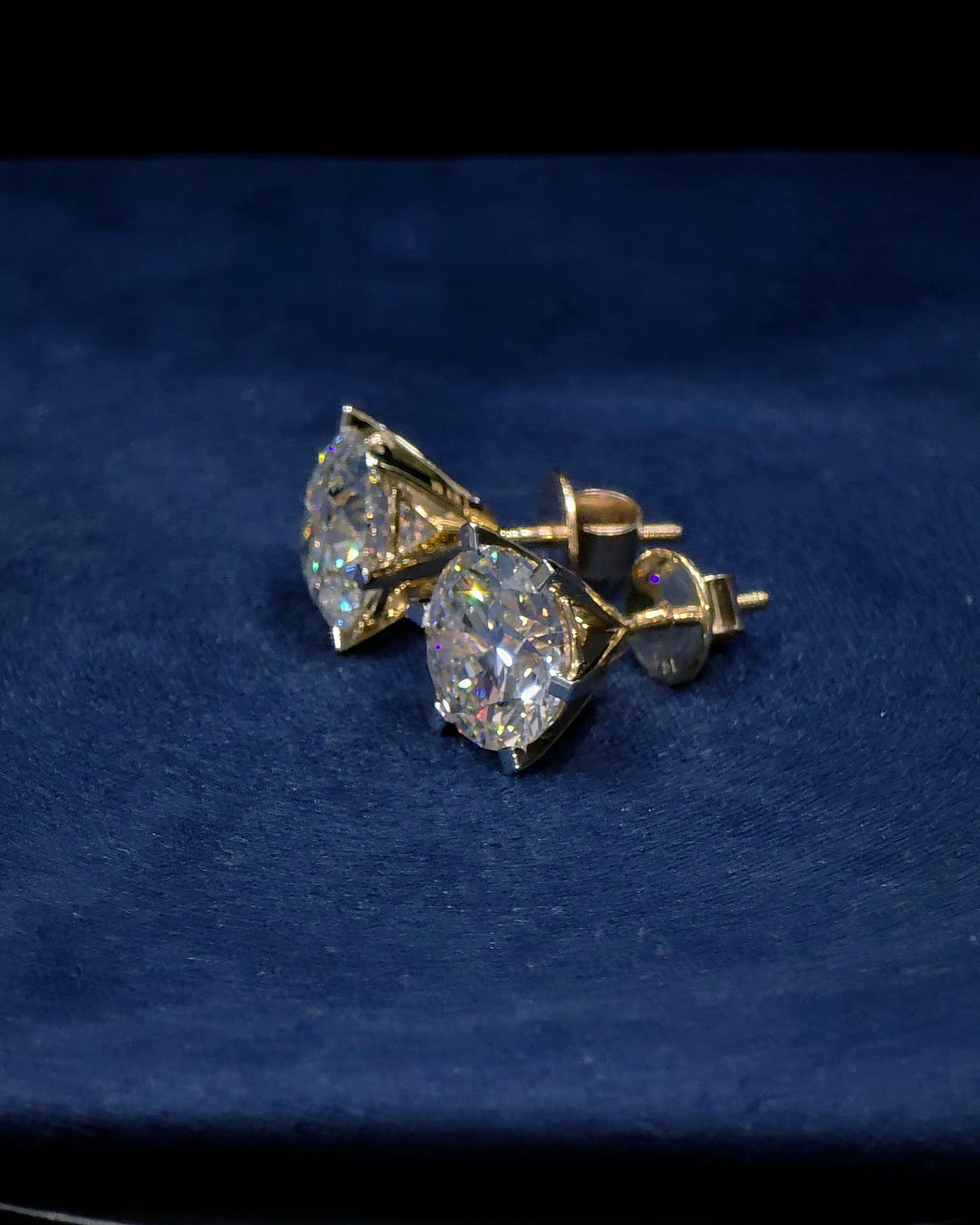 Solitaire Studs 4 Carat Each Unisex